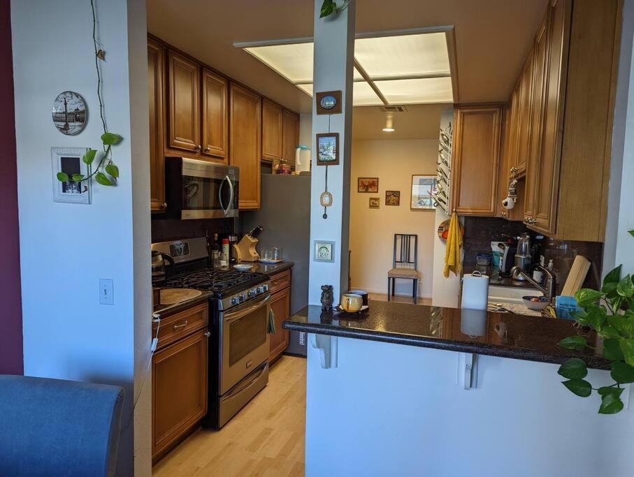Spacious 2 Bedrooms. Prime Location Appartement